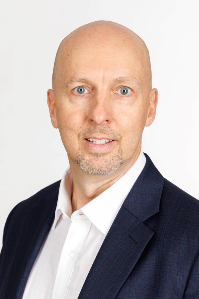 Steven Balla headshot